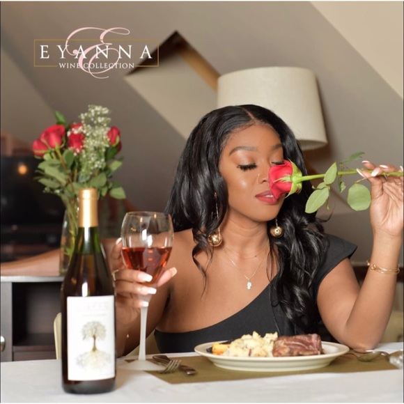 Meet your Posher, Latoya - Picture 1 of 2